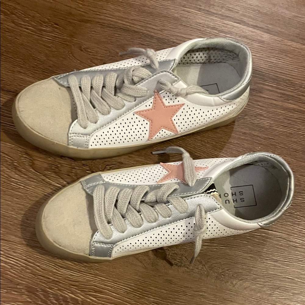 ShuShop White and Pink Star Sneakers